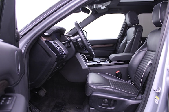 LAND ROVER Discovery 3.0 SDV6 HSE 2