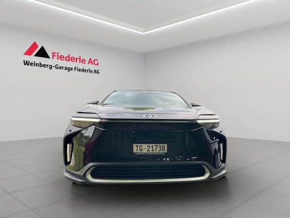 First vehicle image