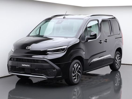 First vehicle image