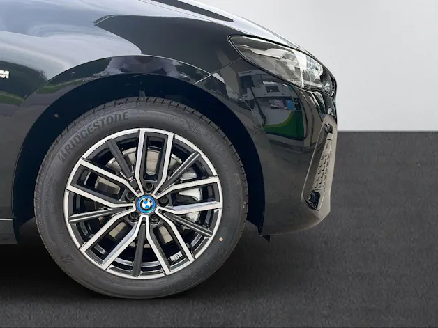 BMW 230e xDrive paddles Active Tourer