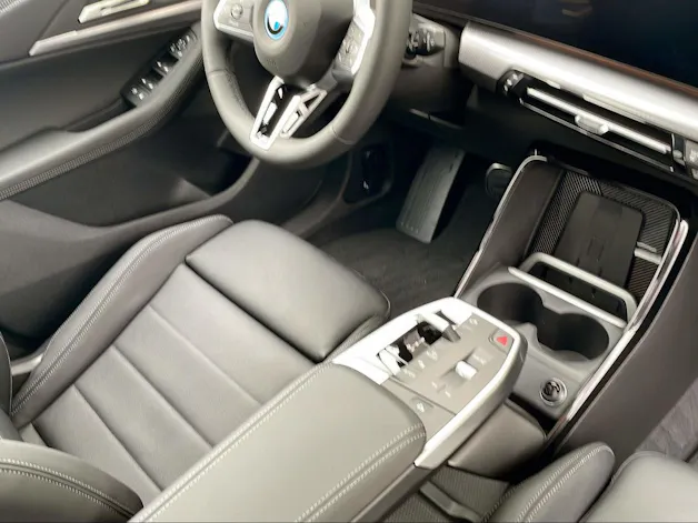 BMW 230e xDrive paddles Active Tourer