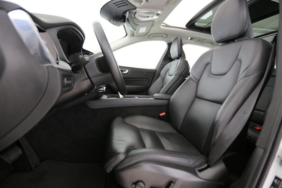 VOLVO XC60 2.0 T8 TE Momentum eAWD 2