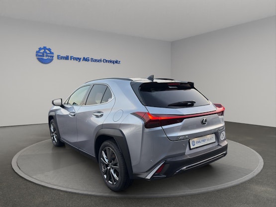 Vehicle image 6