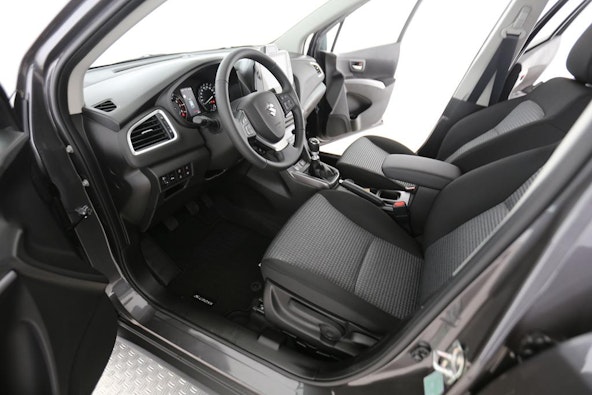 Vehicle image 3