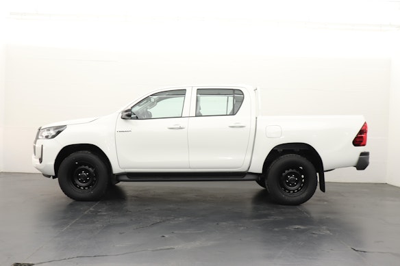 TOYOTA Hilux Double Cab.-Pick-up 2.8 D-4D 204 Comfort 3