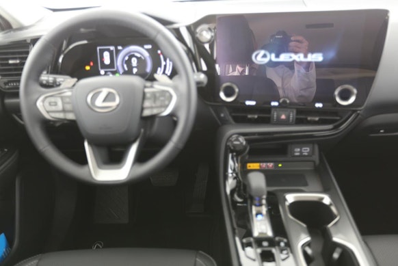 LEXUS NX 450h+ Comfort 3