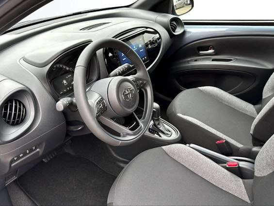 Vehicle image 16
