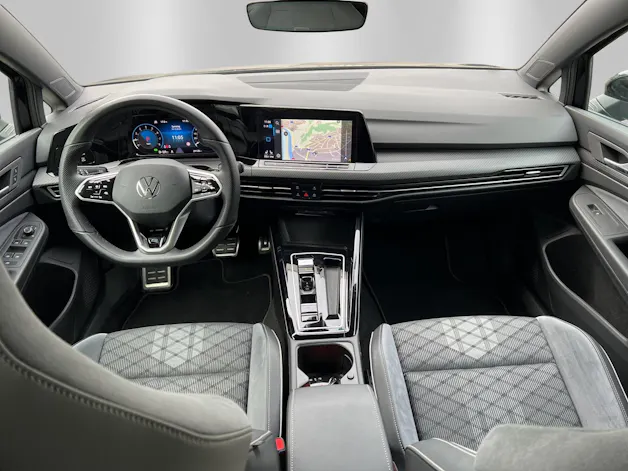 VW Golf VIII 1.5 eTSI R-Line DSG