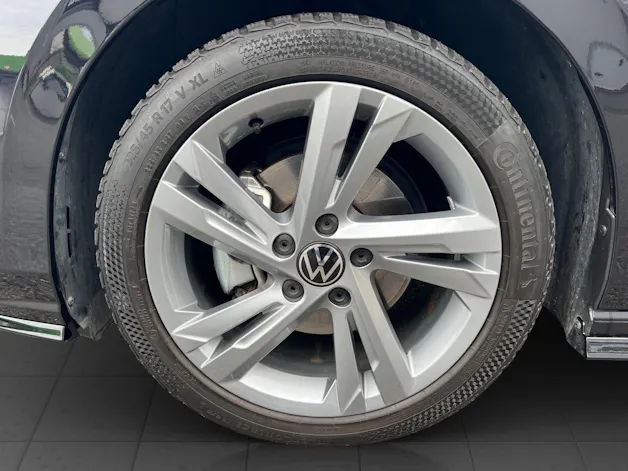 VW Golf VIII 1.5 eTSI R-Line DSG