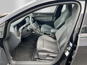 VW Golf VIII 1.5 eTSI R-Line DSG