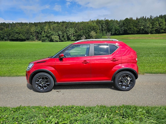 First vehicle image