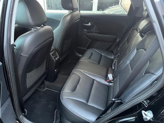 Vehicle image 9 Vehicle image 9