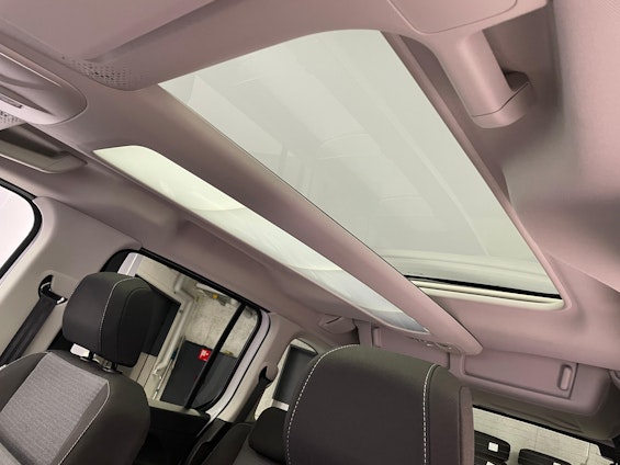 Vehicle image 17 Vehicle image 17