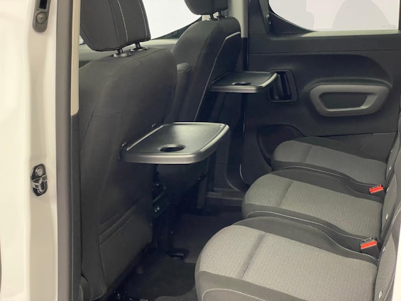 Vehicle image 9 Vehicle image 9