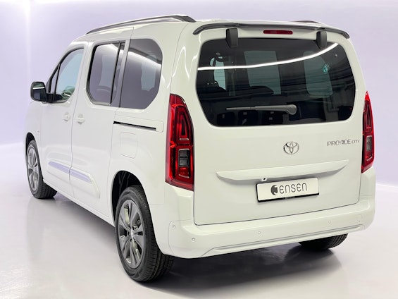 Vehicle image 4 Vehicle image 4