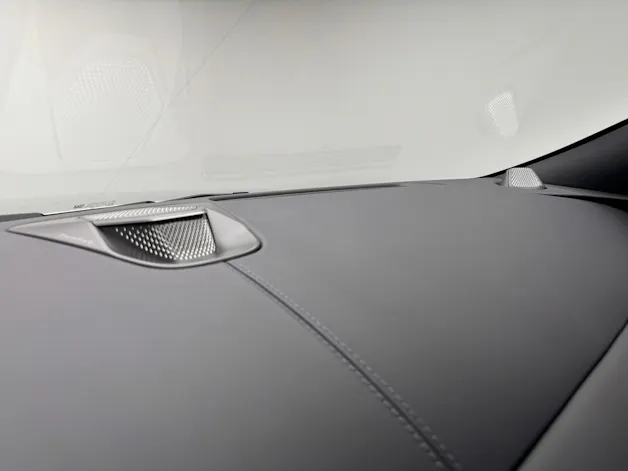 Aston Martin DB12 Coupé 4.0 V8 Bi-Turbo "1 of 60 Goldfinger Edition"