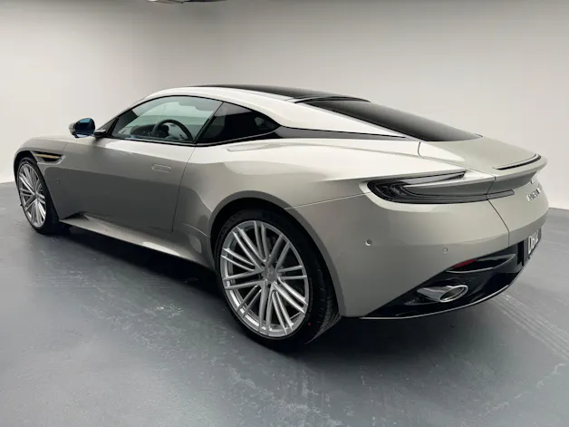 Aston Martin DB12 Coupé 4.0 V8 Bi-Turbo "1 of 60 Goldfinger Edition"
