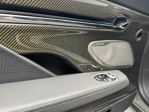 Aston Martin DB12 Coupé 4.0 V8 Bi-Turbo "1 of 60 Goldfinger Edition"