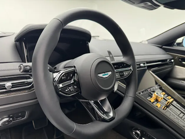 Aston Martin DB12 Coupé 4.0 V8 Bi-Turbo "1 of 60 Goldfinger Edition"