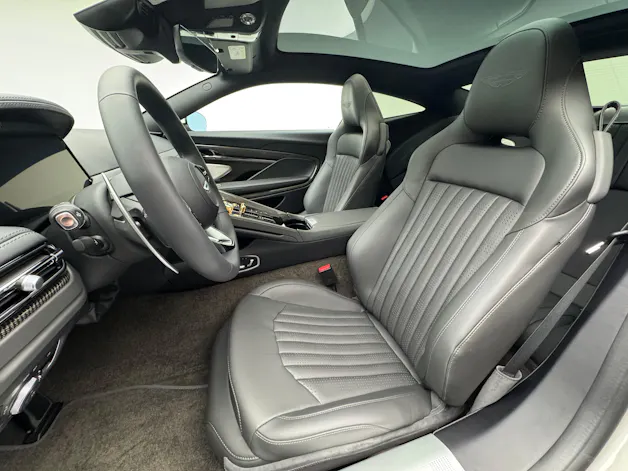 Aston Martin DB12 Coupé 4.0 V8 Bi-Turbo "1 of 60 Goldfinger Edition"