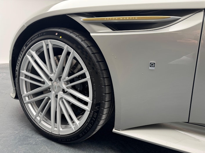 Vehicle image ASTON MARTIN DB12