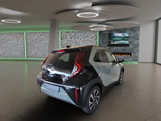 Vehicle image 3 Vehicle image 3