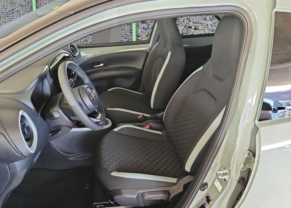 Vehicle image 8 Vehicle image 8