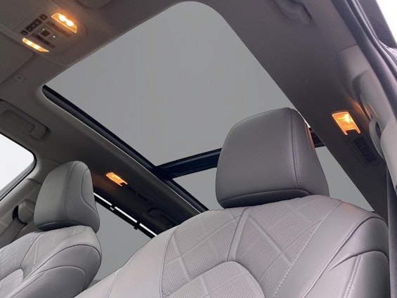 Vehicle image 17 Vehicle image 17