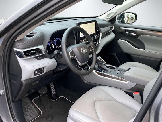 Vehicle image 13 Vehicle image 13