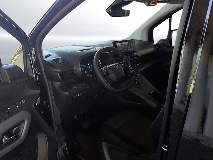 Vehicle image TOYOTA PROACE CITY VERSO