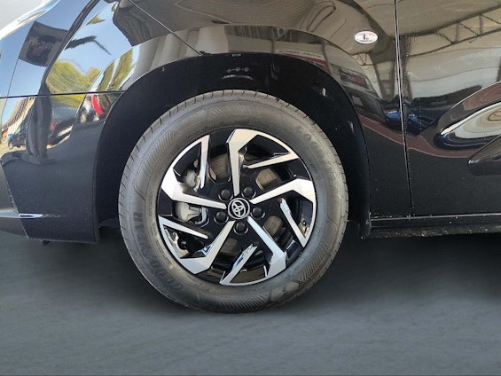 Vehicle image 13 Vehicle image 13