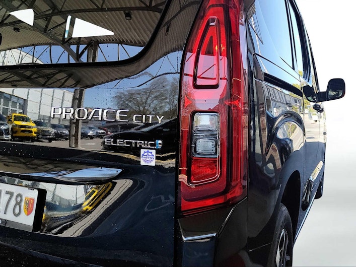 Vehicle image TOYOTA PROACE CITY VERSO