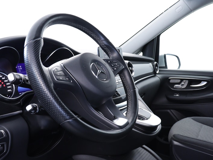 Vehicle image MERCEDES-BENZ V-CLASS