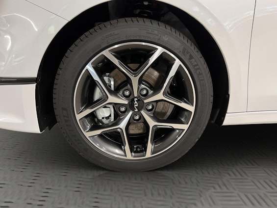 Vehicle image 13 Vehicle image 13