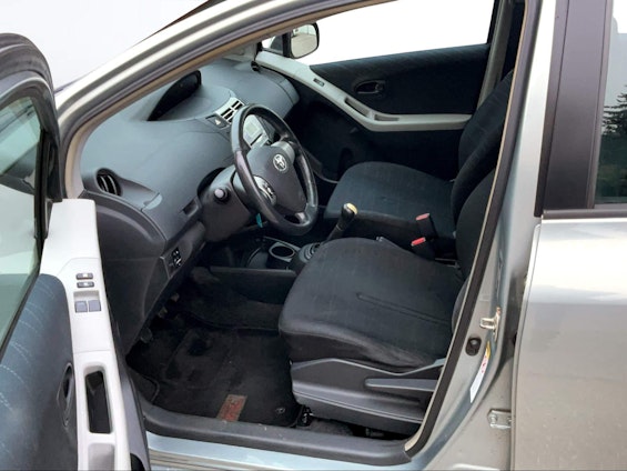 Vehicle image 15 Vehicle image 15