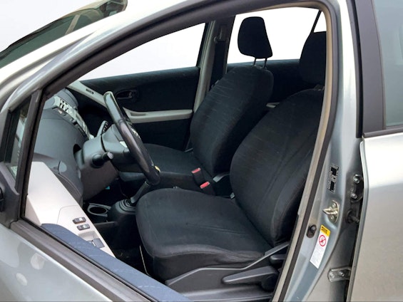 Vehicle image 17 Vehicle image 17