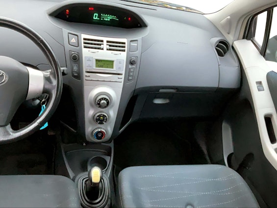 Vehicle image 16 Vehicle image 16