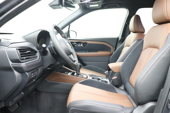 SUBARU Forester Station 2.0i e-Boxer Luxury 2