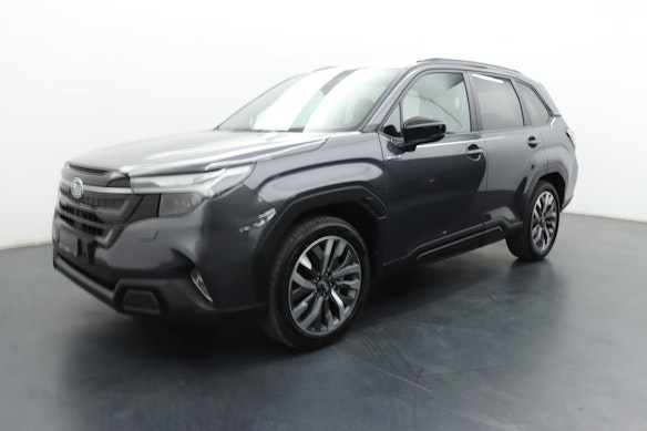 SUBARU Forester Station 2.0i e-Boxer Luxury 0