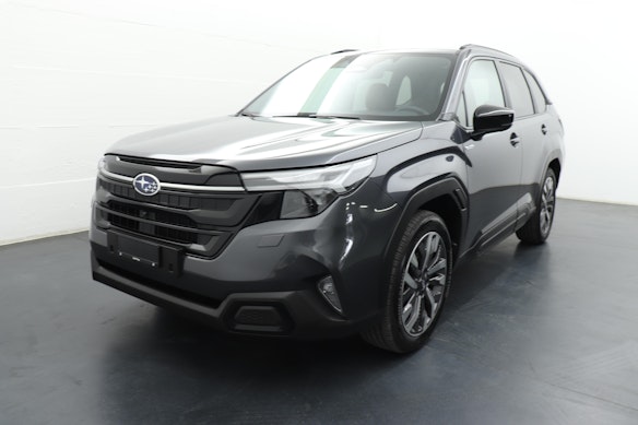SUBARU Forester Station 2.0i e-Boxer Luxury 1
