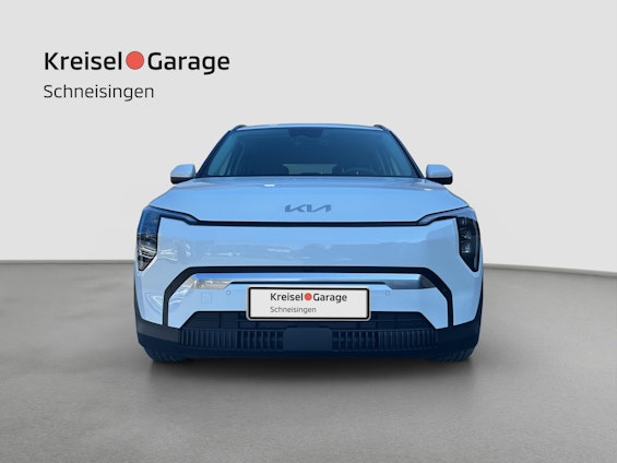 First vehicle image
