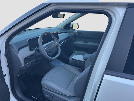 Vehicle image 6 Vehicle image 6