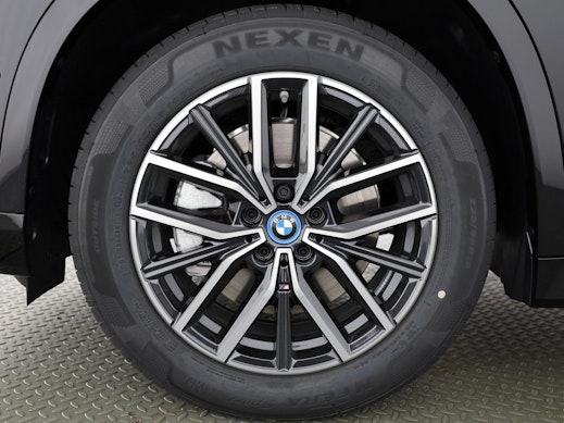 BMW X1 30e xDrive paddles 3