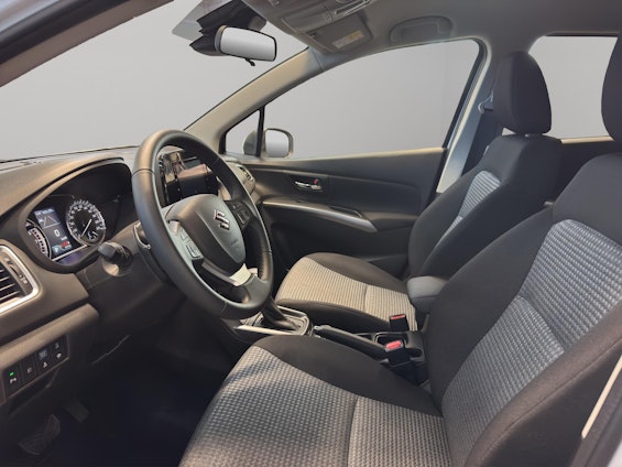 Vehicle image 6