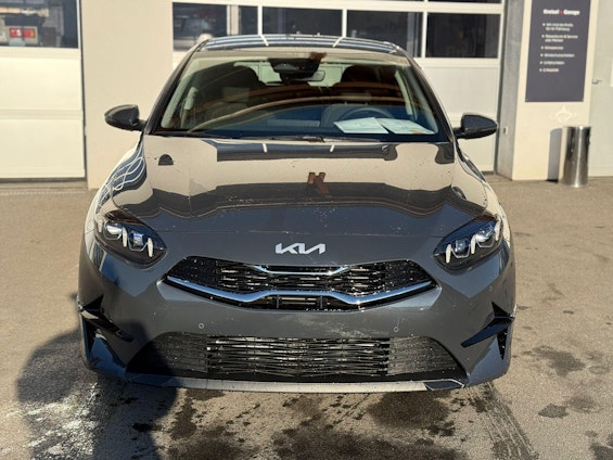 First vehicle image