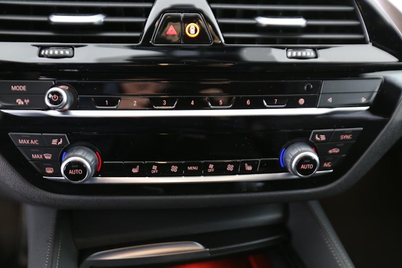 Vehicle image BMW 5 SERIES