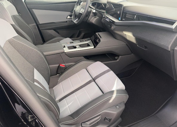 Vehicle image 9 Vehicle image 9