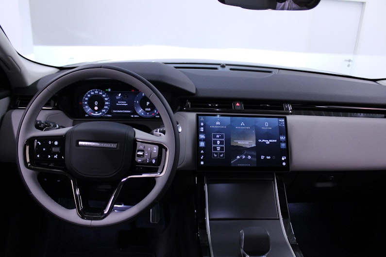 Vehicle image LAND ROVER RANGE ROVER VELAR