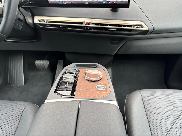 Vehicle image BMW iX