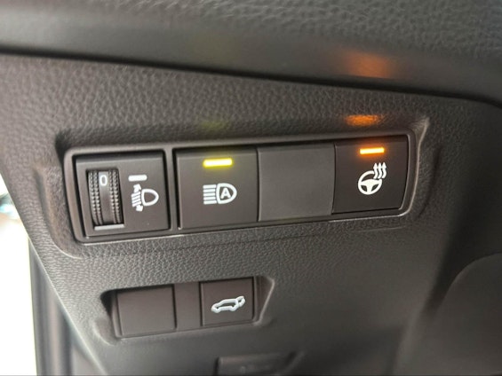 Vehicle image 17 Vehicle image 17